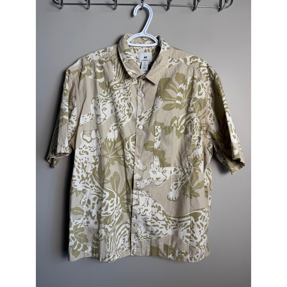 H&M Mens Tan Animal Print Relaxed Fit Shirt L Safari Tropical Streetwear